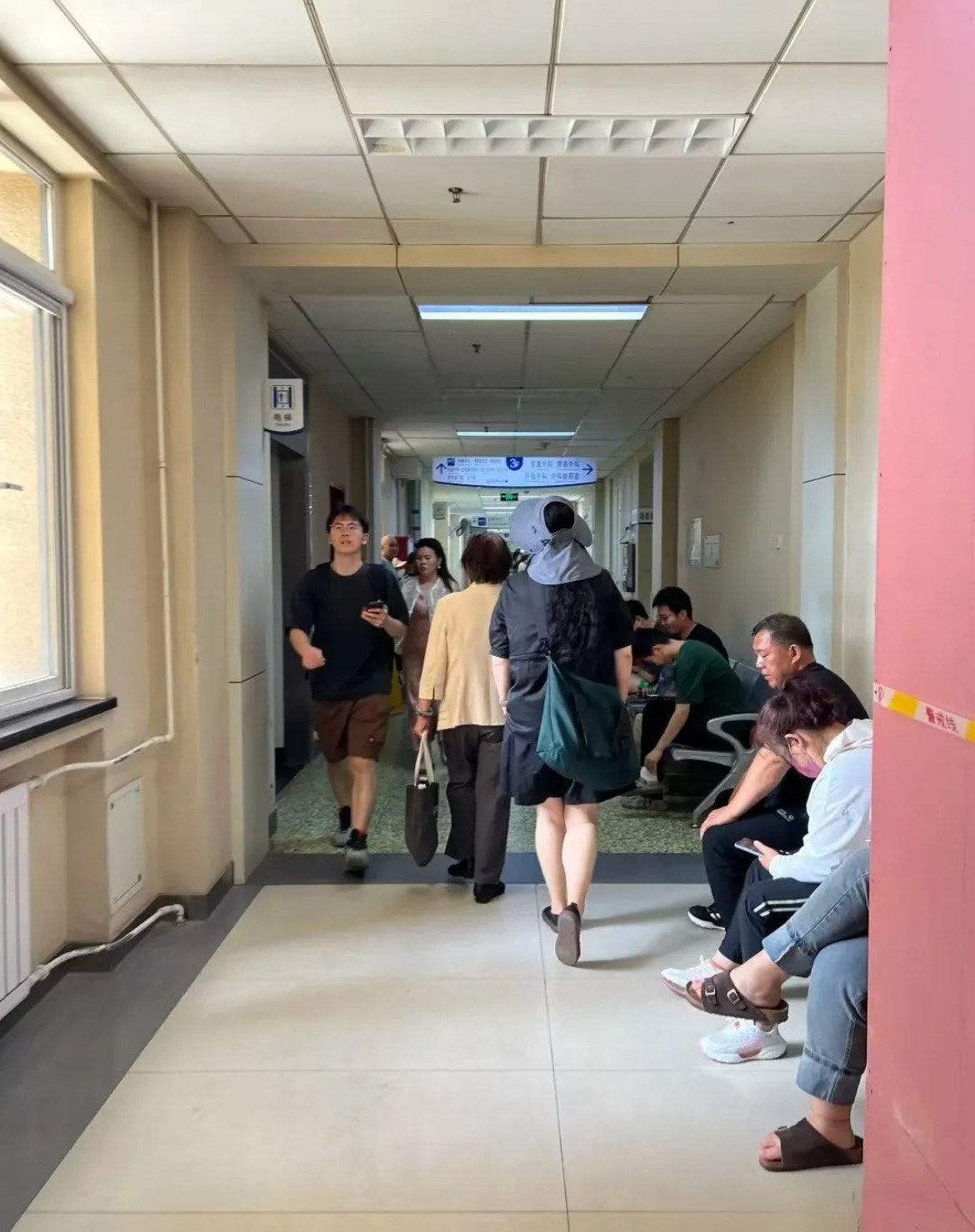 包含朝陽醫(yī)院代排隊掛號，讓每個患者輕松看上病的詞條