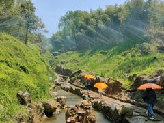 -雪山彩虹谷景区