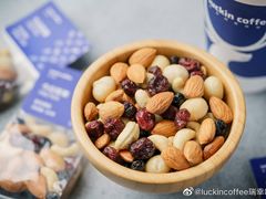 每日坚果-瑞幸咖啡(半里花海生活广场店)