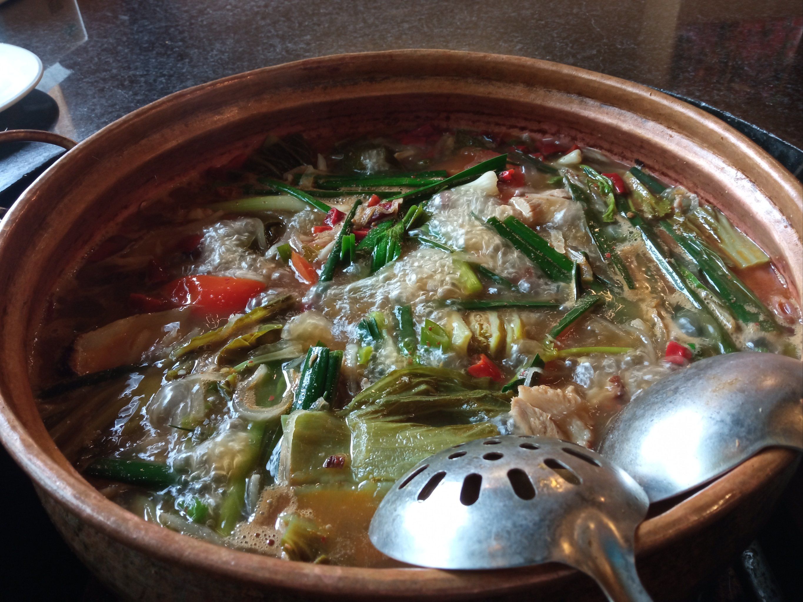 一秒入魂的云南酸汤猪脚