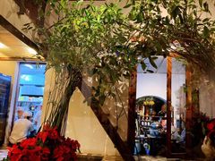 -Cuc Gach Quan Restaurant