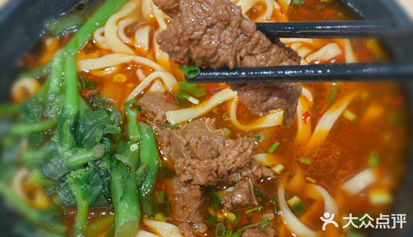 永和大王喊你嗦面🍜啦！大块牛腩面满满幸福感 