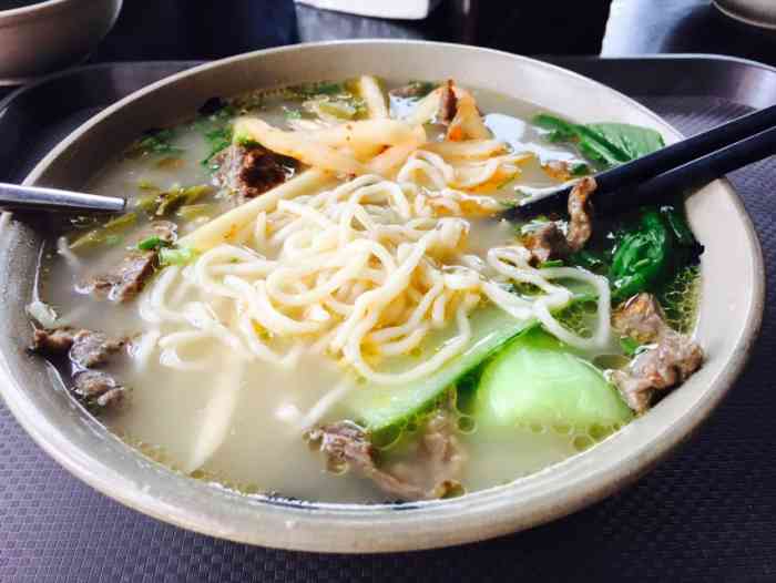 鲜做牛排面-"面条非常劲道,和一般上海面馆的面条完全不.