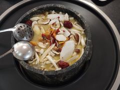 -南渝食府.墨脱石锅松茸鸡