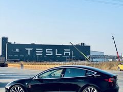 -TESLA 特斯拉(上海太古汇体验店)