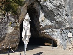 -波斯托伊纳溶洞