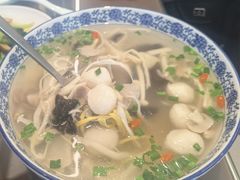鱼丸野山菌汤-品渔味湖鲜馆(拈花湾店)