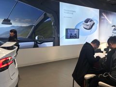 -TESLA 特斯拉(上海太古汇体验店)