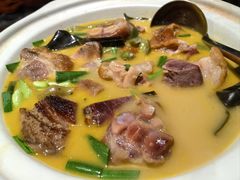 -帅巴人舅母子腊蹄民俗村