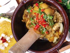 尖椒擂茄子-老滇山寨•云南特色菜•地方菜•民族风情歌舞表演(金碧店)