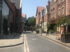 -钟书阁(松江泰晤士小镇店)