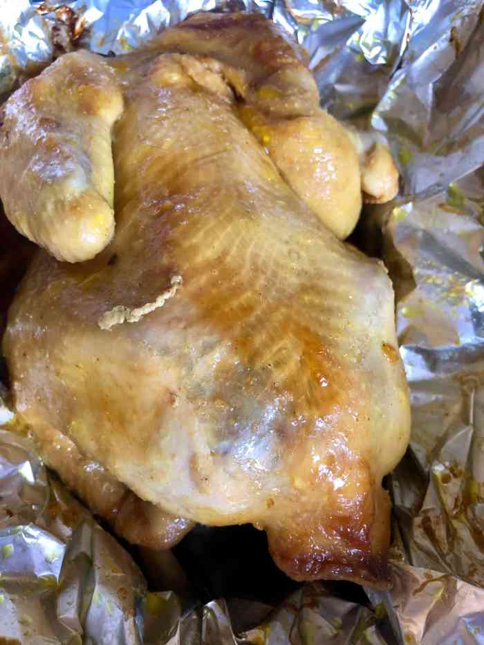 当然,还好有外面,随便搜了搜,找到这家烤鸡店,点了招牌原味窑鸡,很快