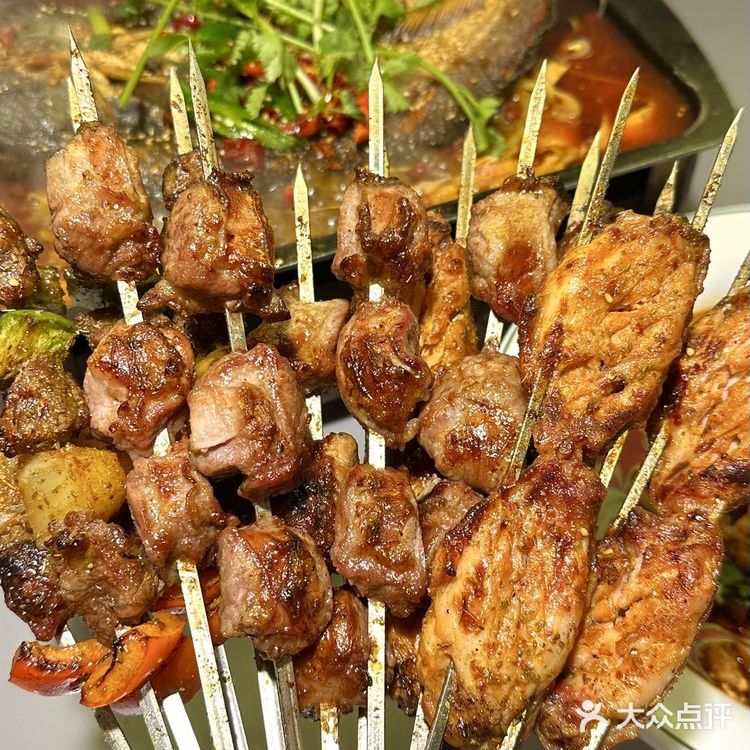 这家东北烧烤真的很好吃！