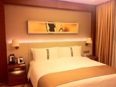 1906房间卧室-上海浦东康桥绿地假日酒店