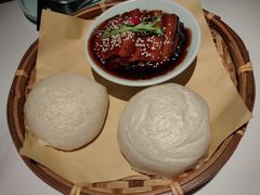酒酿馒头配扣肉-卯时·龙光雅宴·精致锡帮菜(惠山古镇店)