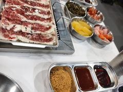 -山野的朋友露营炭火烤肉