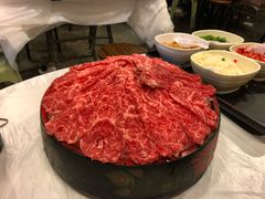 安格斯牛肉-鲜入围煮花胶鸡海鲜火锅