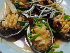 油泼鲍鱼-天伦海鲜·老味道·青岛菜(栈桥天主教堂店)