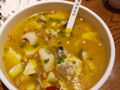 -渝是乎酸菜鱼·川渝小炒(新世界百货望京店)