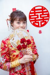 -现代经典婚纱摄影