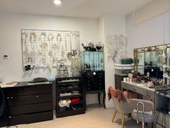 -现代经典婚纱摄影