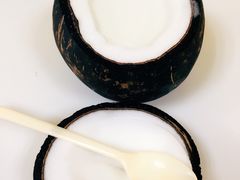 -志龙皇冠吃货椰子铺