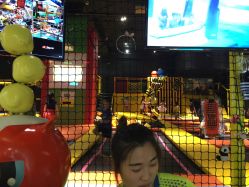 -蹦蹦跳跳(新奥购物中心店)