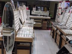 -美式眼镜·授权蔡司.依视路.尼康.豪雅.明月(人民广场店)