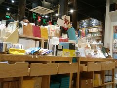 -猫的天空之城概念书店(杭州南宋御街店)