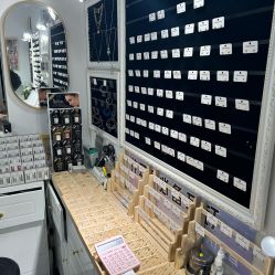 -AI艾耳·专业手工耳洞·穿孔美学馆