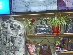 -爱革·奢品·鞋包·衣物·家居(博荟广场店)