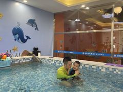 -蓝鲸国际少儿游泳训练中心(群力店)