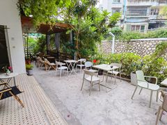 -彳亍咖啡·这里(水湾路店)