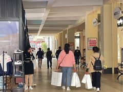 -王府井奥莱临潼小镇(临潼店)