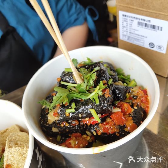 撸霸老长沙灌汁臭豆腐(商贸广场店)