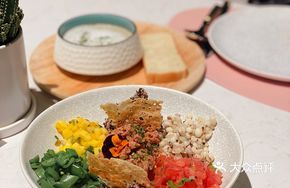 Low-Temperature Beef Whole Grain Salad