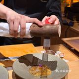 俩人吃的非常饱 食材很新鲜 菜式非常丰富 服务没得说