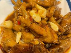 老武汉烧鸡爪-霄汉牛三鲜湖北砂锅菜(万松园2店)
