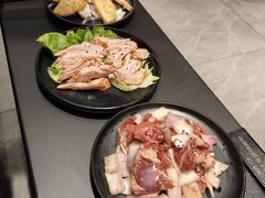 -山野的朋友露营炭火烤肉