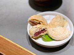 现烤玫瑰鲜花饼-云海肴·汽锅鸡·云南菜(高德置地店)