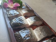 -围炉肉舍•炭烤活鳗•丹东海鲜烤肉(步行街店)