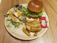 田园沙拉薯角拼盘-龙治汉堡(中华城店)