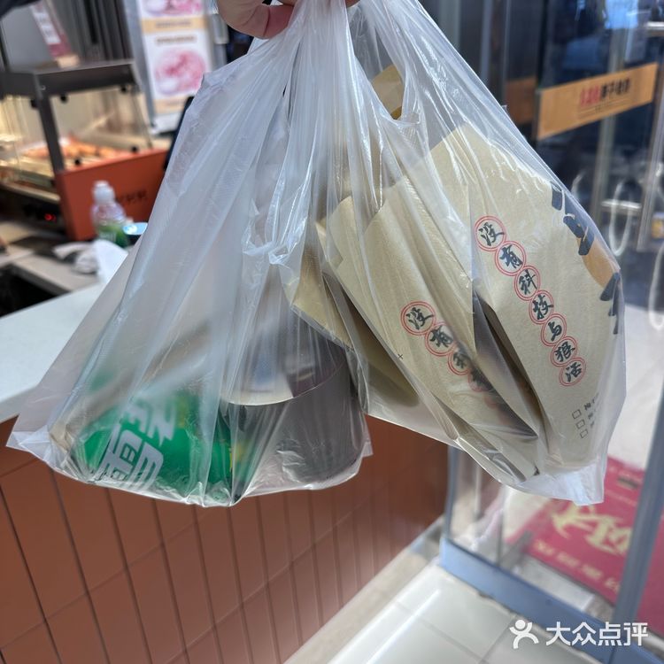 从一个学军旁边的小摊做大做强，到现在这么多连锁店