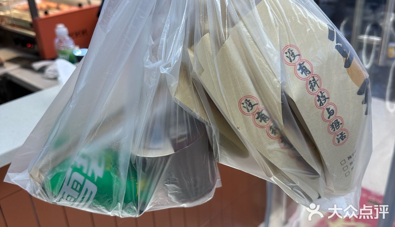 从一个学军旁边的小摊做大做强，到现在这么多连锁店