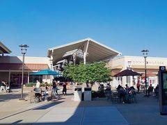 -Chicago Premium Outlets