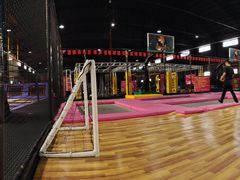 -嘿哟动霸CHUA·新潮玩运动娱乐中心·蹦床滑冰团建乐园