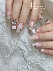 -花岐款式专研健康美甲沙龙
