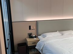 -颐湾悦享酒店(万家丽国际购物广场店)