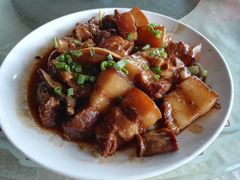 客家焖猪肉-鲤鱼塘农家山庄