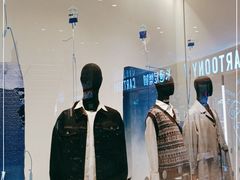 -URBAN REVIVO(上海中庚漫游城店)